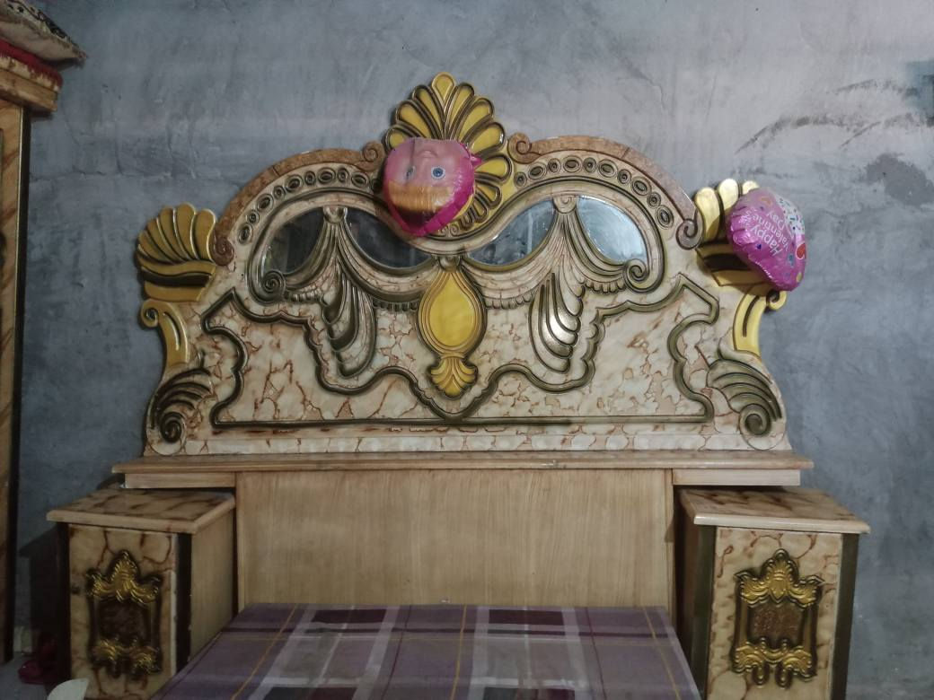 سلام عليكم متاح غرفه نضيفه لبيع السعر تسعميه وخمسين بيه مجال  بعته جديده ما متدمه بس ست شهر  نتصل عله رقم  ***********
