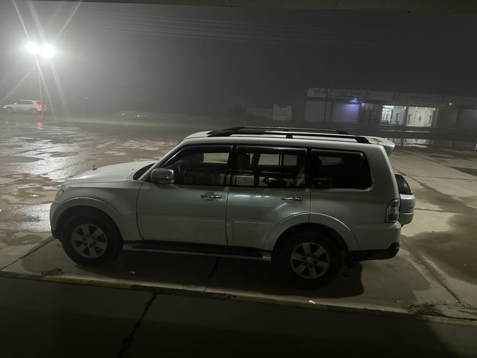 سلام عليكم
باجيرو 2008 فول مواصفات دبل اكسل (فور ويل) ضد التزحلق  7 مقعد سياره كفاله عامه  تبريد مركزي تحديد سرعة كوشن جلد وكهرباء سقف سلايت طخم كوشن بلادي  مصابيح زينون 4 تايرات جديدة كل الجسم على الشركة كير ومكينة مكفولات وبيه مجال بسيط مكان بغداد
رقمي؛  ***********
