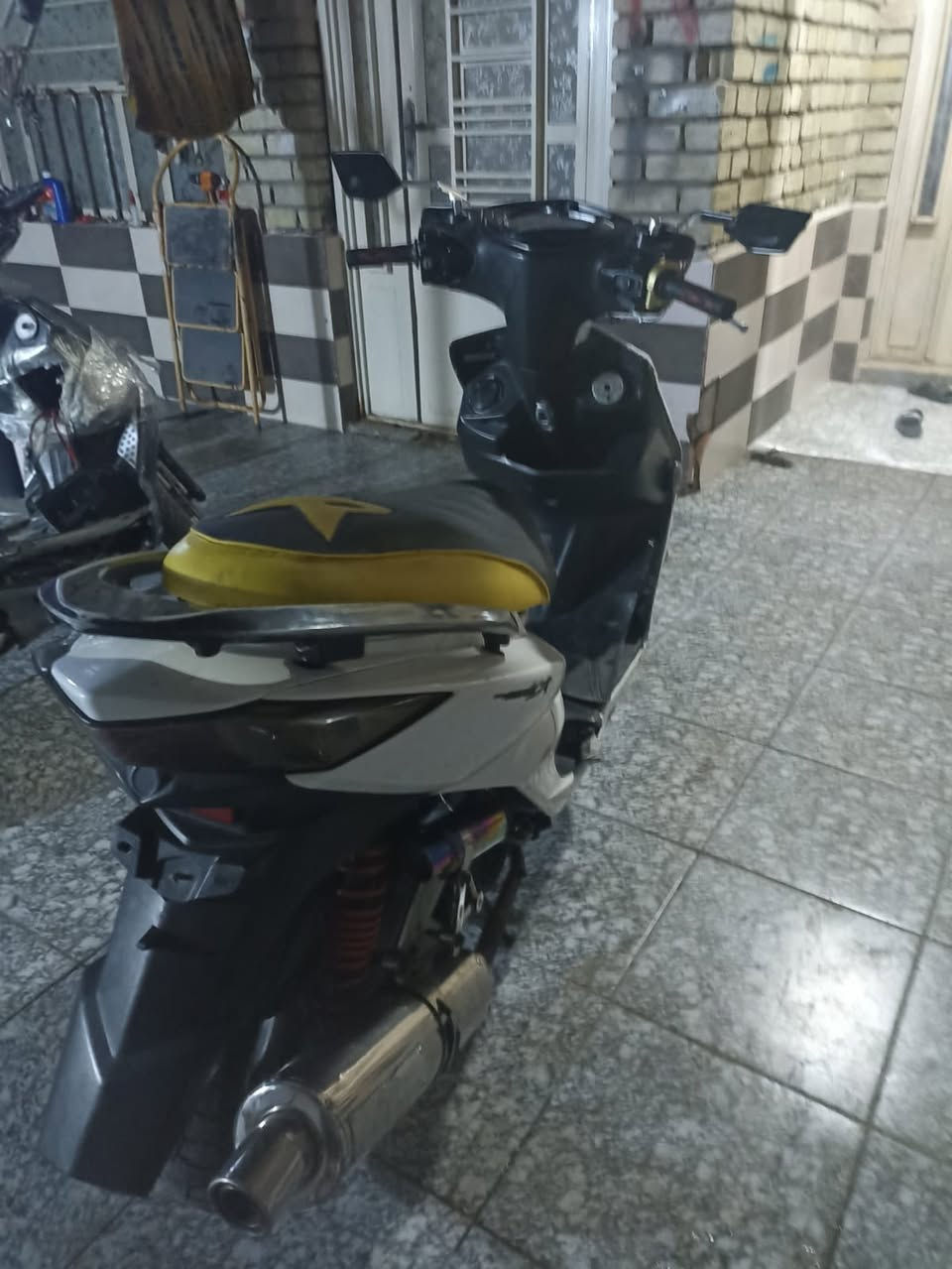 سكنس فحل لد نضيف كلش دراجه شلعه ومابيها نقص فقط تاير خلفي يتبدل شعندك مراوس بيها مكاني الامين الثانيه 

***********
