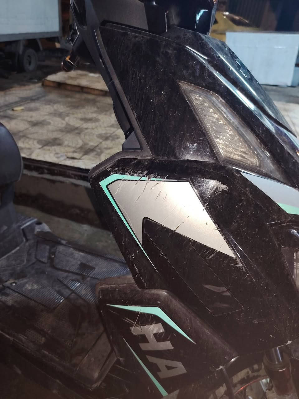 السلام عليكم سكنس شحن للبيع
الدراجه حلوه ومافديوم موكفتني مبدل بيها بطاريات ثنين والماشه معووجه ولكفرات كم واحد مشخط مثل ما موضح بلصوره ولستاند الخلفي مكسور مال توديك واجيبك دراجه حلوه سعر 350وبيها مجال حك الجيه مكاني الكراده داخل  ***********متواجد واتساب
