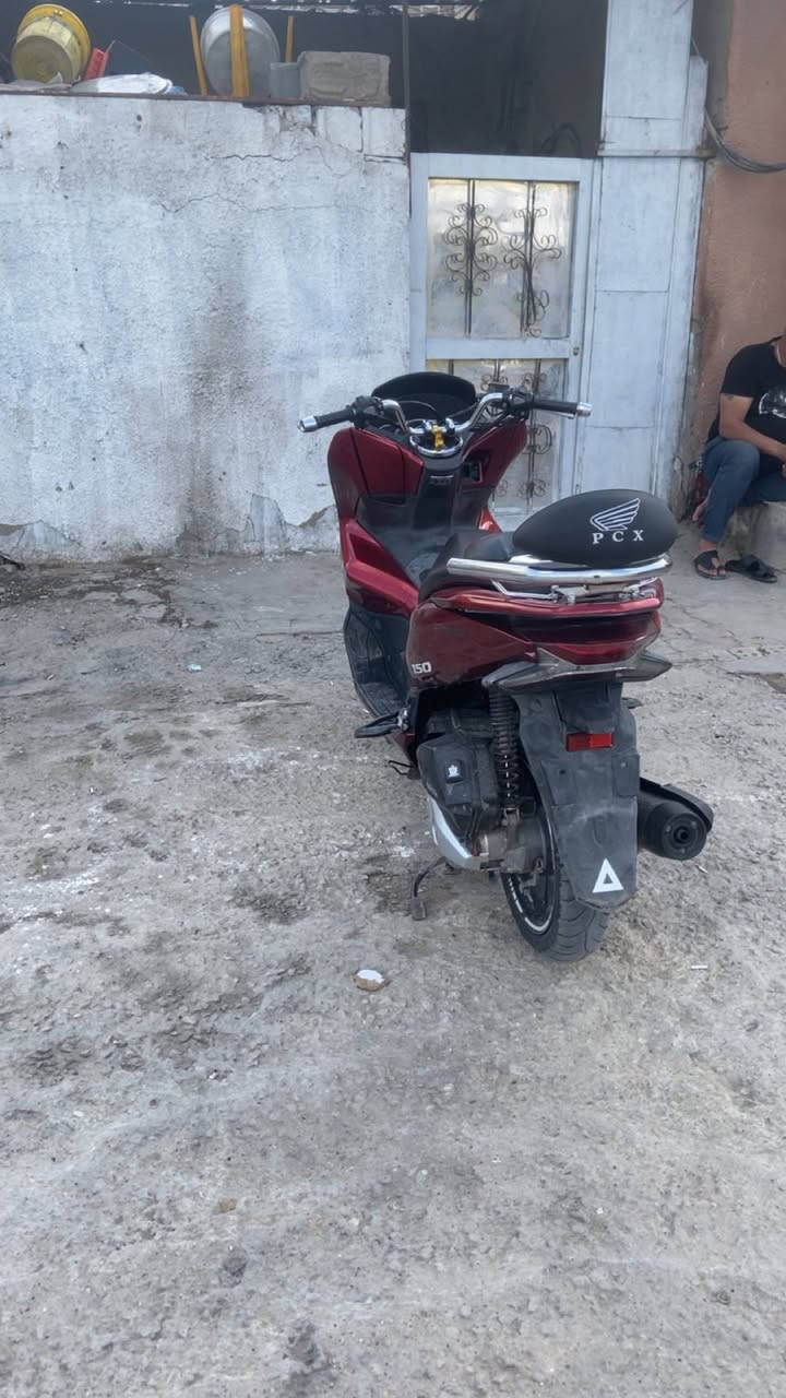 سلام عليكم دراجه بي سي اكس جيل ثالث ياباني مكينه ١٥٠مثل ماموضحه كدامكم بصوره دراجه نضيفه ومكفوله كفاله عامه من الكفر للمكينه العنوان مدينه الصدر الحبيبيه السعر ٢٣وبيه مجال 
الهاتف ***********
***********
