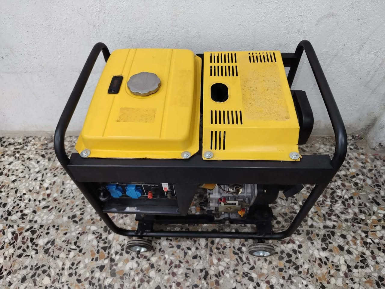 سلام عليكم مولده كاز كامه 6كيفي 24امبير مولده مشتغله شي بسيط كلش نضيفه بلاديه ما داخله تصليح على وضع شركه نكره بل تشغيل فقط باتري هابط سعر 700مكاني بغداد الشعب تواصل ***********
