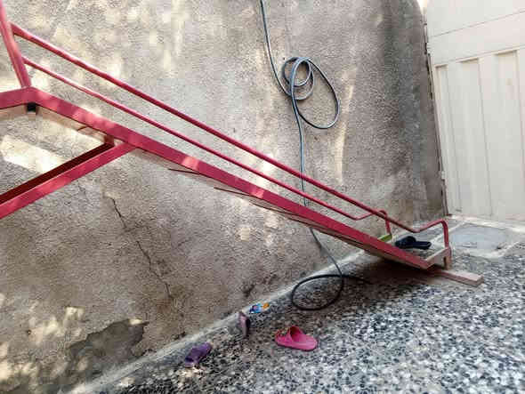 زحليكة للبيع بسعر 275 وبيها مجال اتصال على هذا الرقم ***********
