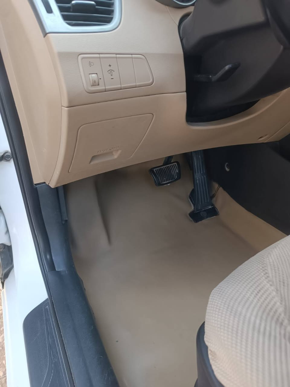 السلام عليكم النترا موديل 12خليجي مكفوله فقط بارد بيها مكينه 1600 رقم بغداد انكليزي فول عده البصمه  السعر 103 مكان السياره بابل طهمازيه ***********
