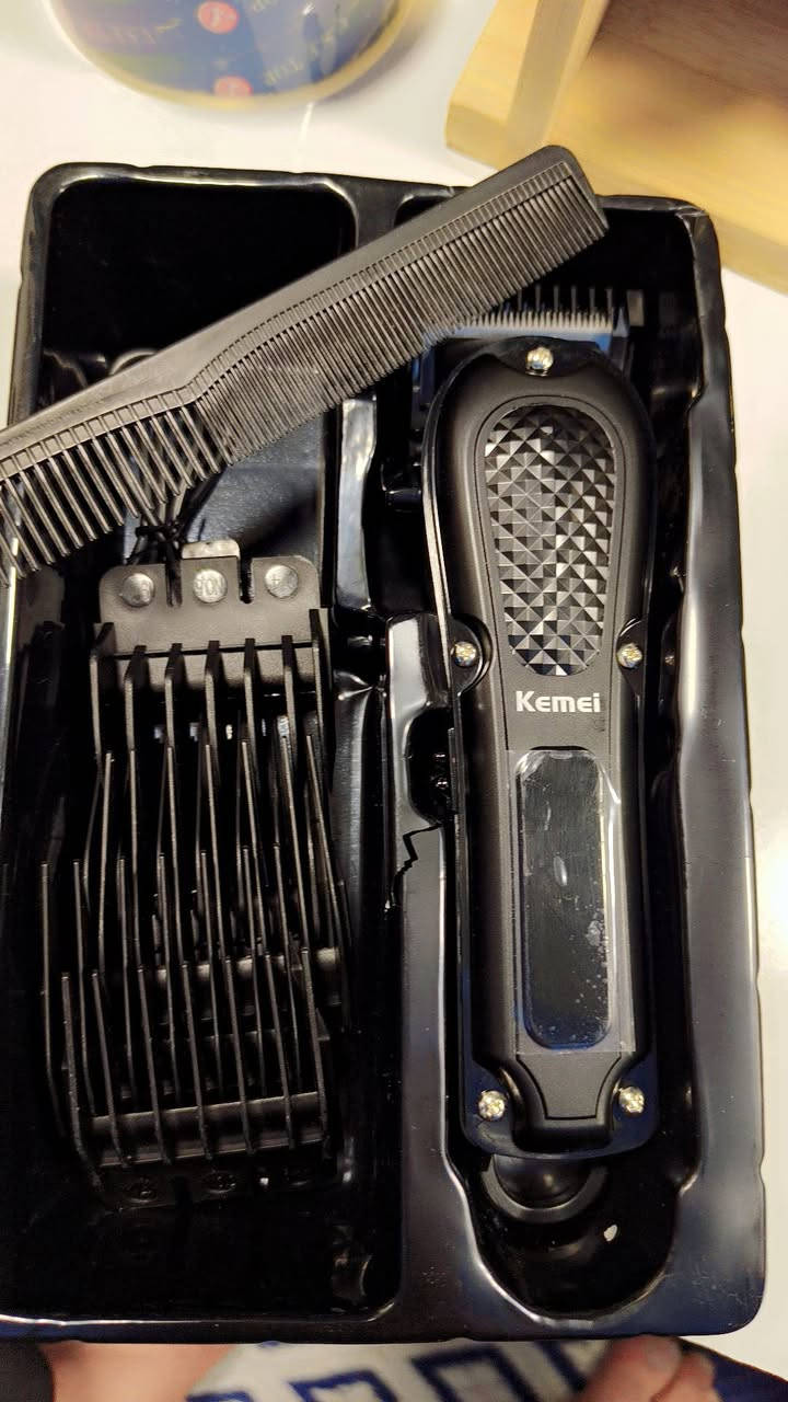 مكينة حلاقه شعر ماركة كيمي 
السعر ب15 مع التوصيل


**إذا كنت صاحب هذا الإعلان وتريد حذفه لأي سبب، رجاءا أرسل رسالة إلى الدعم الفني**