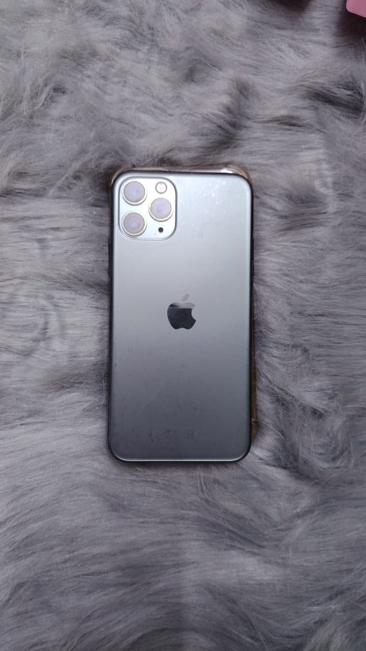 ايفون ١١ برو وتر بروف ع وضع الشركة كارتونة مطابقة + كيبل اصلي بطارية ٧٩٪؜ رقم الهاتف ***********
