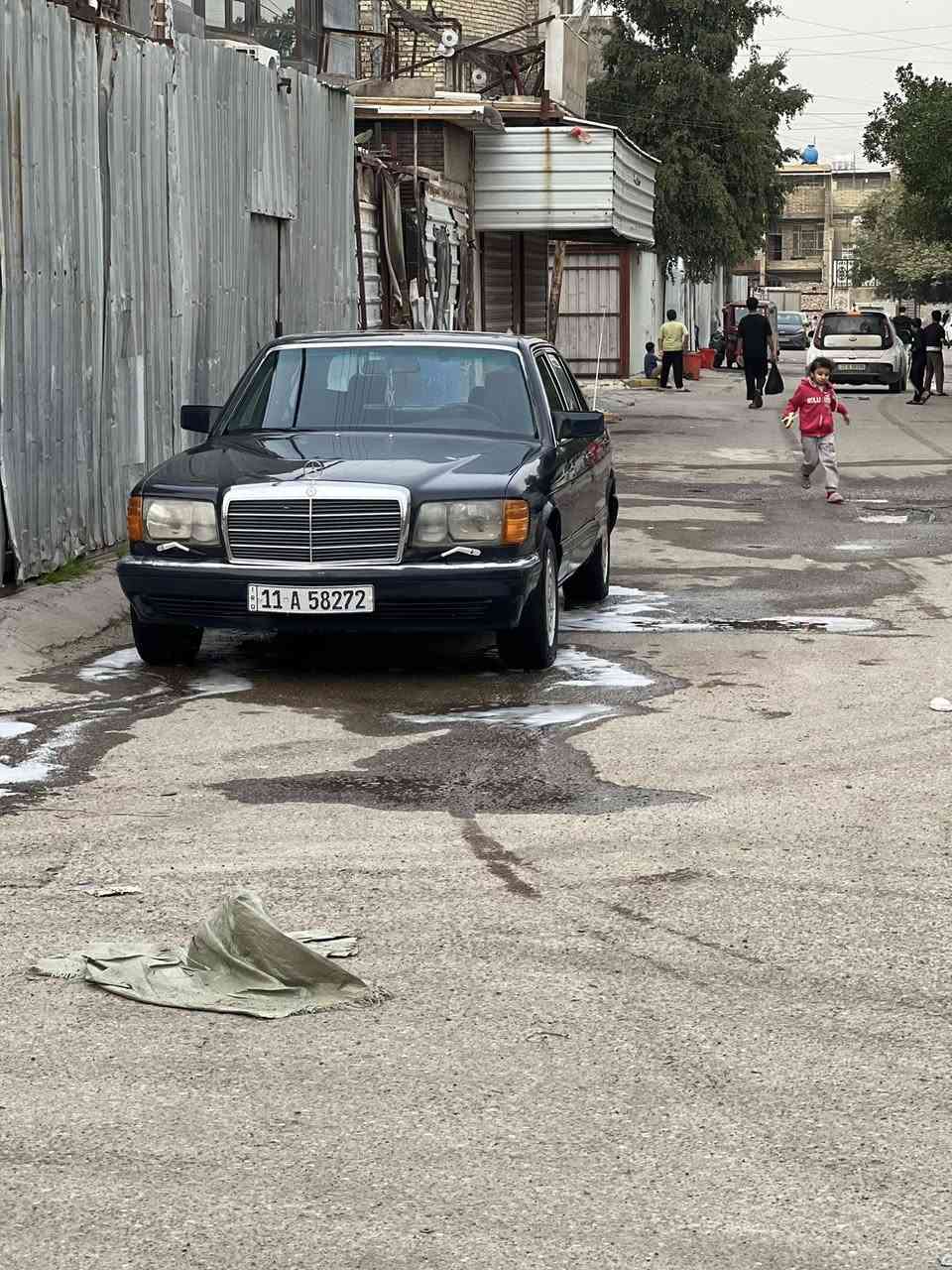 السلام عليكم مارسيدس رئاسي موديل1987 باب قصير مصبوغه جماليه بدون حادث السياره محور ففتي 3000 بسمي سنويه 2031 تايرات جديد حداديه امامي وخلفي جديد كهربائي شغاله كلهم سلايت شغال بس ليطه وحده طاكه يصعد وينزل عادي داخل جديد نضيف تحويل ثاني يوم مكان السياره بغداد البلديات 
#السعر 60وبيهة مجال قليل ***********
