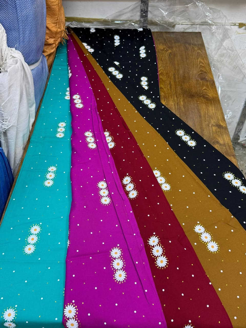 جديد لؤلؤة الغيث😁😁
كشمير ايطالي لكر خامه ثقيله😎😎
البيع جمله فقط💵💵💸
العنوان شورجه سوق الصفافير سوق المراديه
علي طعيمة
هاتف ***********
