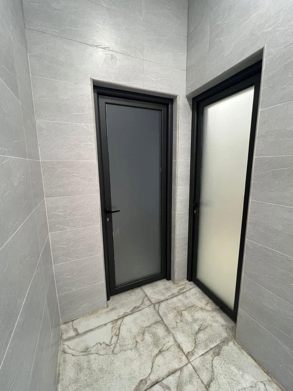 سلام عليكم خلفه الامنيوم متفرغ عن العمل اشتغل جميع المقاطع  شبابيك سلايت مفصلي بيبان بالجورات  كلشي شتغل على المتر شغل درجه أولى 
 عنوان ميسان ***********
