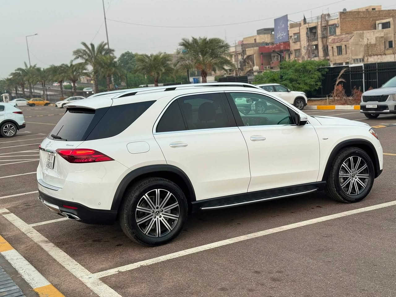 Mercedes Benz Gle 450E 2025
السعر (630) ورقة
وارد امريكي رقم بغداد بأسمي زيرو السيارة بدون ايرباك صور التقرير مرفقة مع المنشور صور امريكا بدون ضرر قوي
حادث السياره تبديل جامه خلفية وتصليح بارد في ثلاث مكانات مساحه كل مكان حوالي ١٠ سم 
مكان السياره بغداد
كفالة من صبغ وضربة وتبديل السيارة بحالة الوكالة ثلاث انضمه 
كهرباء 🔌 بانزين ⛽️ هايبرد 🔋
محرك بنزين: 2.0 لتر، 4 سلندر تيربو.
المحرك الكهربائي (الهجين): نعم، PHEV (Plug-in Hybrid).  
381 حصان
الدفع: رباعي (4MATIC)
المدى الكهربائي (EV): حوالي 100كم تقريباً.  
شحن: يمكن أن تصل إلى 80% في حوالي 20 دقيقة
فتحة شاشة كبيره داخل بيجي تبريد تدفئة كشنات 
للاستفسار الاتصال على الرقم 📞  متوفر اتصال + واتساب 
***********
+40736825077 
واتساب

