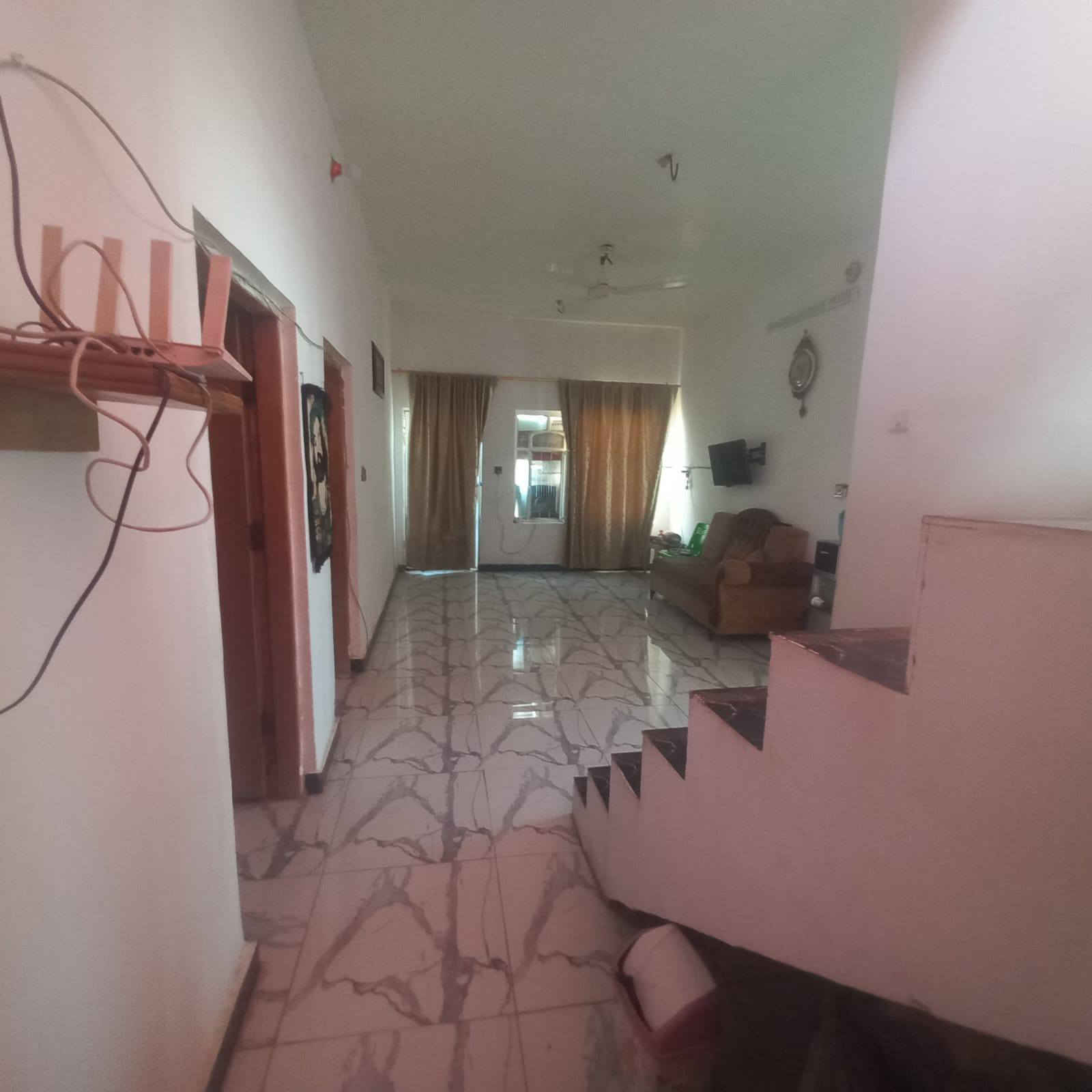 السلام عليكم يعلن عقارات الرحمن ومقاولات العامه وترميم البيوت
بيوت للبيع هاذا البيت صوره بل منشور 
بيت للبيع طابو زراعي سند 25تحويل ثاني يوم 
مساحه البيت 330متر في ورديه خارج 100متر عن شارع العام 2غرف مع استقبال 12متر مطبخ 4في 5مع هول 10متر مجمع صحيات داخليه وخارجيه وداير ماداير البيت ممر 2متر  سعره 80وبيه مجال 

ويوجد بيت في ابو غرق طابو صرف 150متر طابقين 3غرف في حي المرتضى سعره 100

يوجد بيت في اكريطعه طابقين 4غرف 100مربع سعره 45

يوجد بيت في كريطعه 170متر سعره 65

يوجد بيت على طريق ياحسين 150متر سعره 45

يوجد دخول مفرك عنانه اول كنطره 100مربع جديد سعره 50

يوجد بيت 3طوابق قرب الاعاب المدهش 210 سعره 230

يوجد بيت في ابو خستاوي جديد 200متر سعره 90

مكتب عقارات الرحمن احمد المعموري ***********
