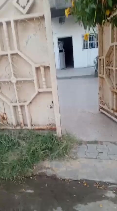 بيت للايجار طابق واحد غرفتين صاله مطبخ صحيات داخل خارج ستقبال خطار كراج سياره حديقه الموقع شركه قرب مدينه العاب سندباد للاستفسار *********** ***********
