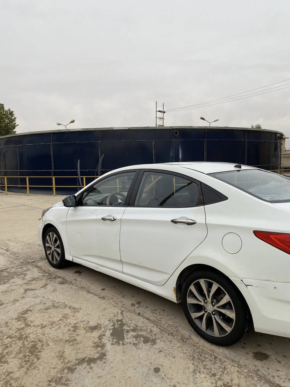 سلام عليكم
اكسنت مديل 2015  فول موصفات  فتحة بالسقف وتحكم ستيرن 
شاشة وكامره خلفية  مكفولة من الضربة والصبغ عدا تكحيلات بالقمارة  
محرك وگير جديد  
تدفئة وتبريد شغال  
السعر ٨٨ وبيها مجال بسيط  للجاد 
المكان البصرة - ابو الخصيب 

الاستفسار : ***********
الرجاء الاتصال على الرقم مامتوفر على الفيسبوك
