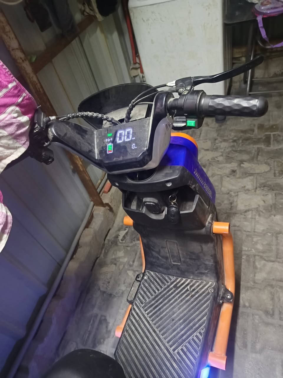 دراجه شحن نظيفه حيل بصمه سويج وكارت تشغيل بطاريات جدد ستوني شادهن بس التاير الورة بنچر بيع أو مراوس بأيفون أو بلي ٤ اتصال *********** مكانه نجف
