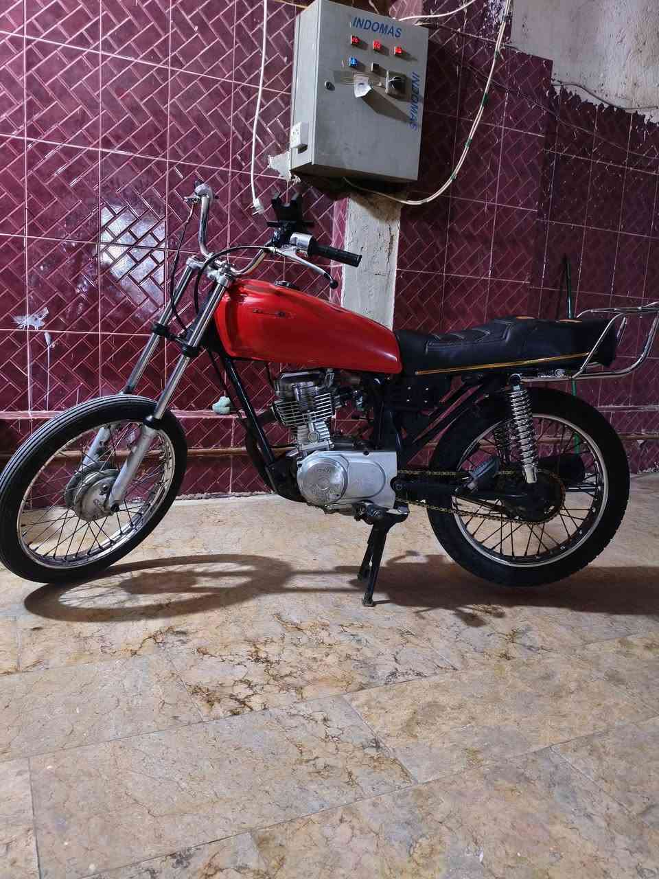 دراجه للبيع مكينه برفاز شرط معدل وفصله الشاصي نامه اصلي السعر 375 وبيه مجال قليل حك الجيه ***********
