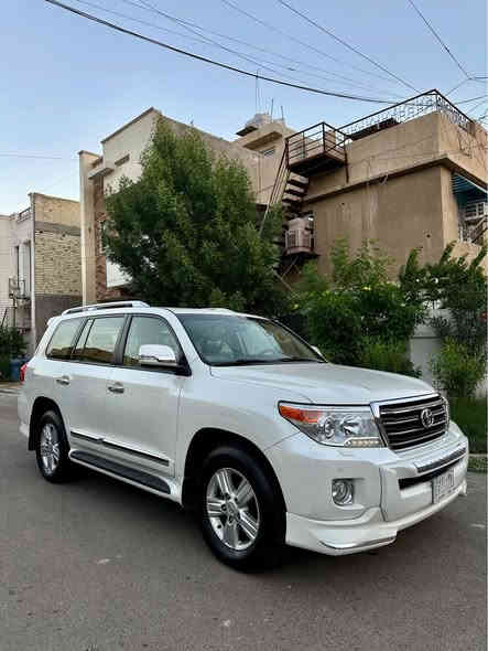 لاندكروز 2015 جديييده جداً 
فطيم كلش جديده ماشيه 159 الف كيلو
رقم بغداد  وع ايدنه من 2020 لليوم
بيها تبديل دعاميه اماميه فقط صاير بيها طخه كلش خفيفه     السعر 39500$ بيها مجال 
مكاني بغداد الاعظميه 
*********** بغداد
