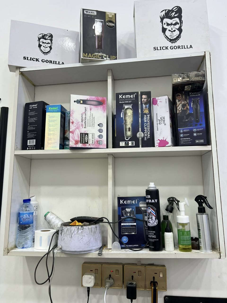 السلام عليكم

 3 كراسي 3 عرباين 2 رف للبيع مكاني حلة للاستفسار ***********  - *********** .
