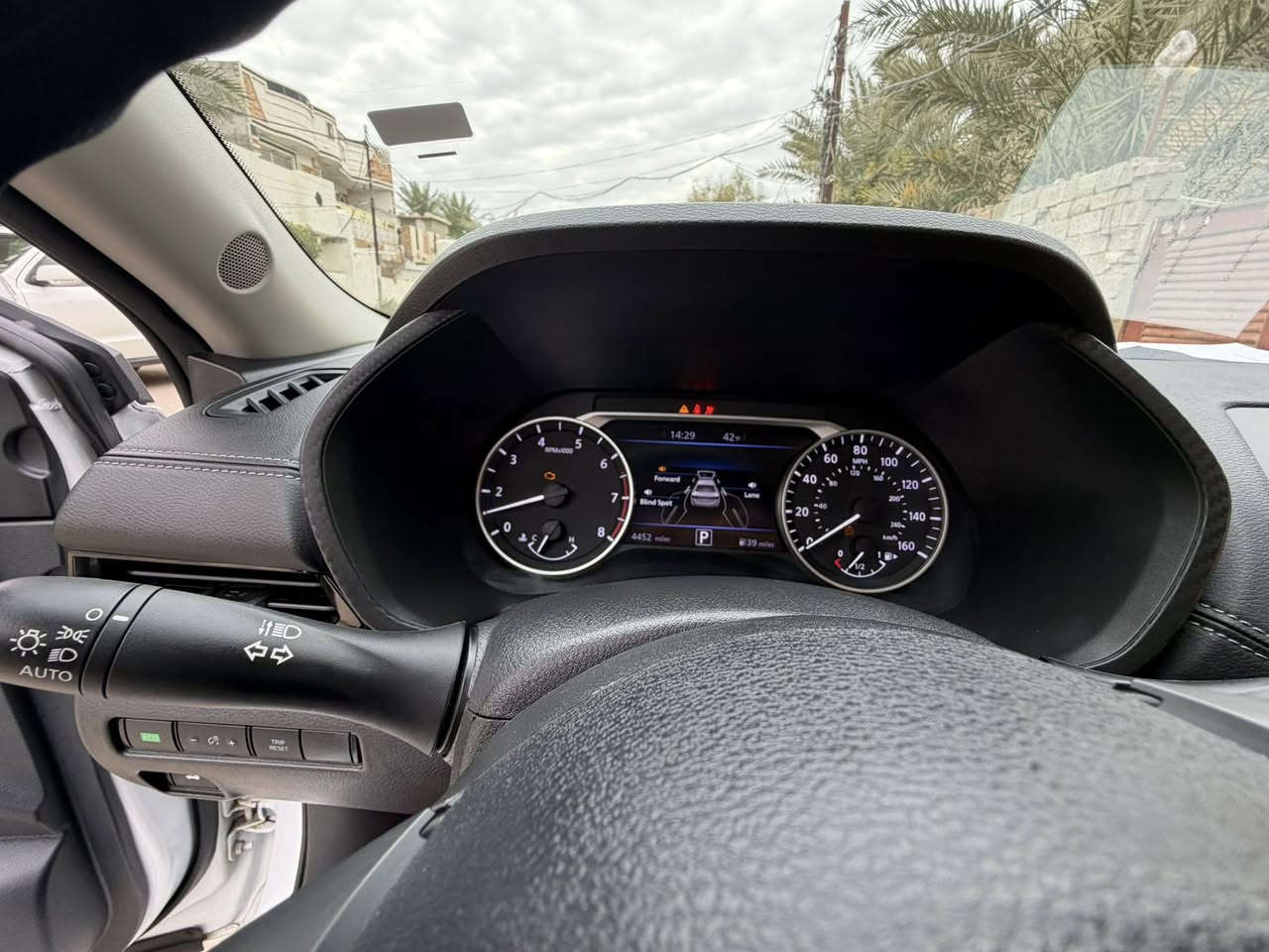 السلام عليكم جميعاً
سنترا 2025 للبيع او مراوس دخول جديد ماشيه3000لون ابيض رقم بغداد باسمي 
ظرر فقط بنيد مبدل صوره الحادث مرفقه بالصور 

المكان ديالى بعقوبة 
للاستفسار ***********
