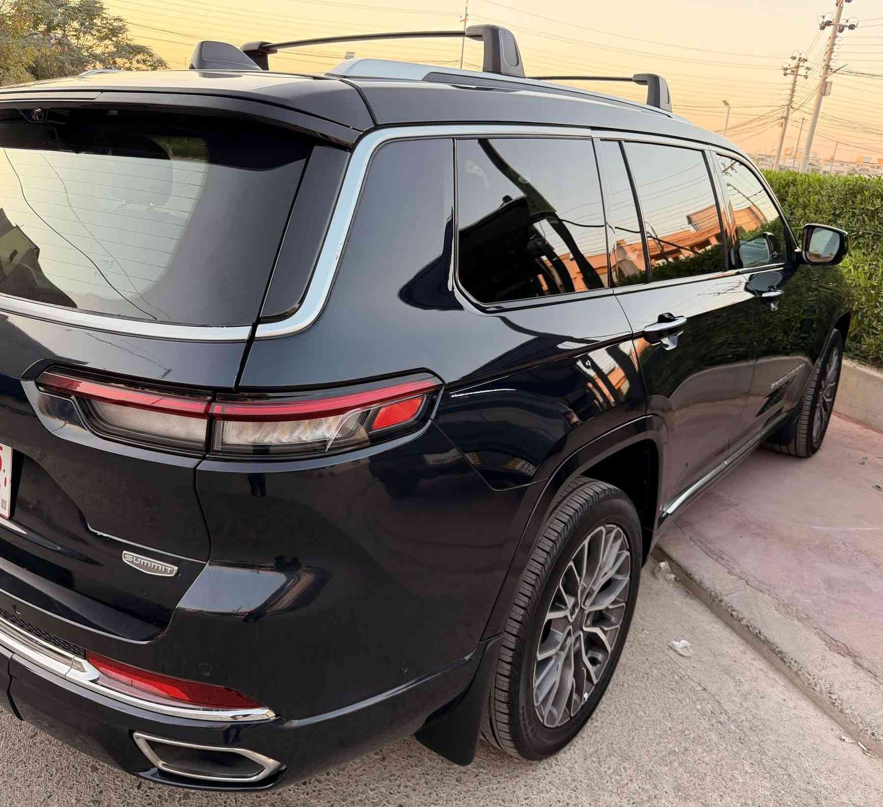 السلام عليكم
جيب سومت 2023 ( امريكي )
فول فول مواصفات فورويل بانوراما
رقم الشاصي 1C4RJKEG6P8732411
2 كلر اسود
الحادث 
الجاملغ خلفي طرف يسار وجزء من باب الصندوق وصبغ بنيد من امريكا صور الحادث موجودة مع الصور ايرباكات سليمه 100‎%‎ 
المحرك : V6. 3.6L .
العداد : 27 ml
موصفات:
رباعي 4x4
  نظام تعليق هوائي (جكات).
  قيادة ذاتية عند المنعطفات.
  رادار امامي مع مانع تصادم .
  نظام الرؤية الليلية.ناضور ليلي
  تحذير الخروج عن المسار .
  مستشعر نوم السائق مع نظام التوقف الآلي
  تحذير النقطة عمياء ٥ .
  نظام تحذير عند التقاطعات.
  نظام تحذير عند تجاوز السرعة المحددة.
  نظام عرض المعلومات على الزجاج الامامي (HEAD UP
‏(DISPLAY
  نظام تقليل الضجيح داخل المقصورة.
  إنارة محيطية.
  شاحن موبايل وايرلس.
  تعديل وضعيات مقود السائق كهربائيا.
  مرايا تعتيم ذاتي.
  المرايا الجانبية قابلة للطي كهربائيا
مرايا الجانبية فاد
نظام الصوت من ماكنتوش مع 19 سماعة.
ويل قياس 21 انج .
* سقف بانوراما .
  شاشه كبيرة 10.1 انج .
  شاشة للراكب الأمامي .
  نظام الخرائط (GPS) .
  عرض خرائط الطريق على لوحة القيادة.
  لوحة القيادة بقياس 12 أنج.
 5 كاميرات خارجية مع بخاخات ماء للتنظيف.
4 كامرات داخلية
 كاميرا للمرأة الداخلية.
  تصوير حراري ليلي .
  المصابيح الأمامية زنون .
  كشافات الضباب زنون .
  دخول ذكي.
  بصمة على 5 ابواب للدخول الذكي.
  تشغيل عن بعد .
  الصندوق الخلفيي كهربائي .
  فتح الصندوق الخلفي مع حركة القدم.
أقل
  فرش المقصورة الداخلية من الجلد الطبيعي الفاخر.
  اضافات من الخشب الطبيعي للمقصورة الداخلية.
  ذاكرة لحفظ وضعيات الجلوس للمقاعد الأمامية
  مساج للمقاعد الامامية .
  المقاعد الأمامية كهربائية .
  المقاعد الأمامية تبريد وتدفئة .
  المقاعد الخلفية تدفئة وتبريد .
  ستائر للشبابيك الخلفية.
  انارة داخلية LED متعددة الالوان .
  حساسات امامية وخلفية .
  7 راكب 
  مكيف خلفي مع وحدة تحكم منفصلة .
  تدفئة مقود القيادة.
  مانع تصادم خلفي .
  بلوتوث تلفون .
  محدد سرعة .
  نظام التشغيل والاطفاء الاوتوماتيكي
  مكيف خلفي مع وحدة تحكم منفصلة .
  تدفئة مقود القيادة.
  مانع تصادم خلفي .
  بلوتوث تلفون .
  محدد سرعة .
  نظام التشغيل والاطفاء الاوتوماتيكي .
  نظام بريك اوتماتيكي
بعد هواي موصفات اعلى فئه 1/1
السعر انشالله مناسب 37.000 وبيها مجال
مكان السياره اربيل كاتي بدون تخريج تترقم شمالي
السعر 37000$ وبيه مجال بسيط
تريده مع 39300$
                                                                ***********
                                                               ***********
