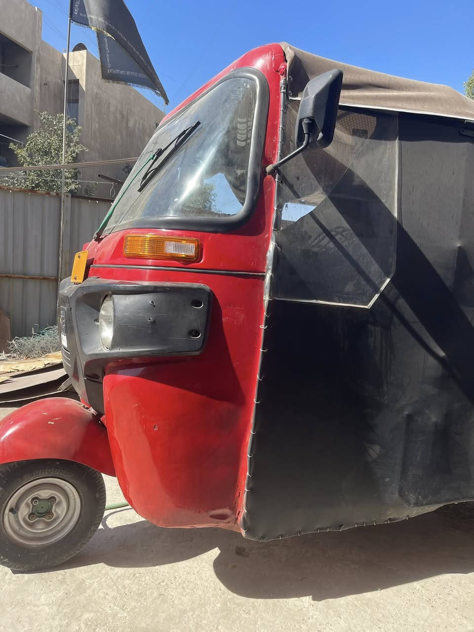 السلام عليكم تكتك 18 للبيع معمره محرك 20 السعر خاص او للاستفسار على الرقم *********** العنوان بغداد الزعفرانيه
