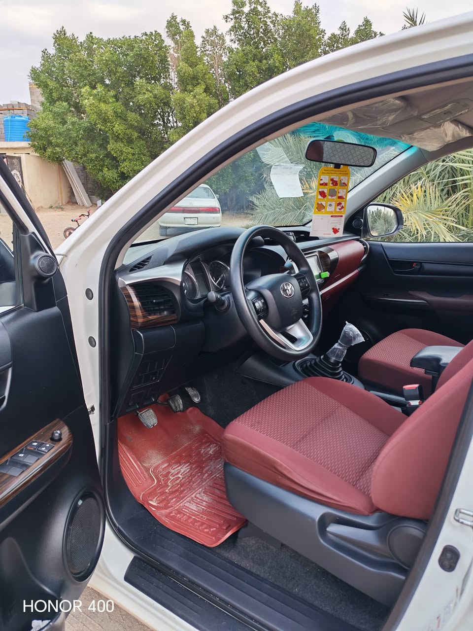 تيوتا هيلوكس للبيع كفاله عامه ماشية ٦٠ ألف  مكان البصره الزبير سعر٢٤٦ هاتف ***********
