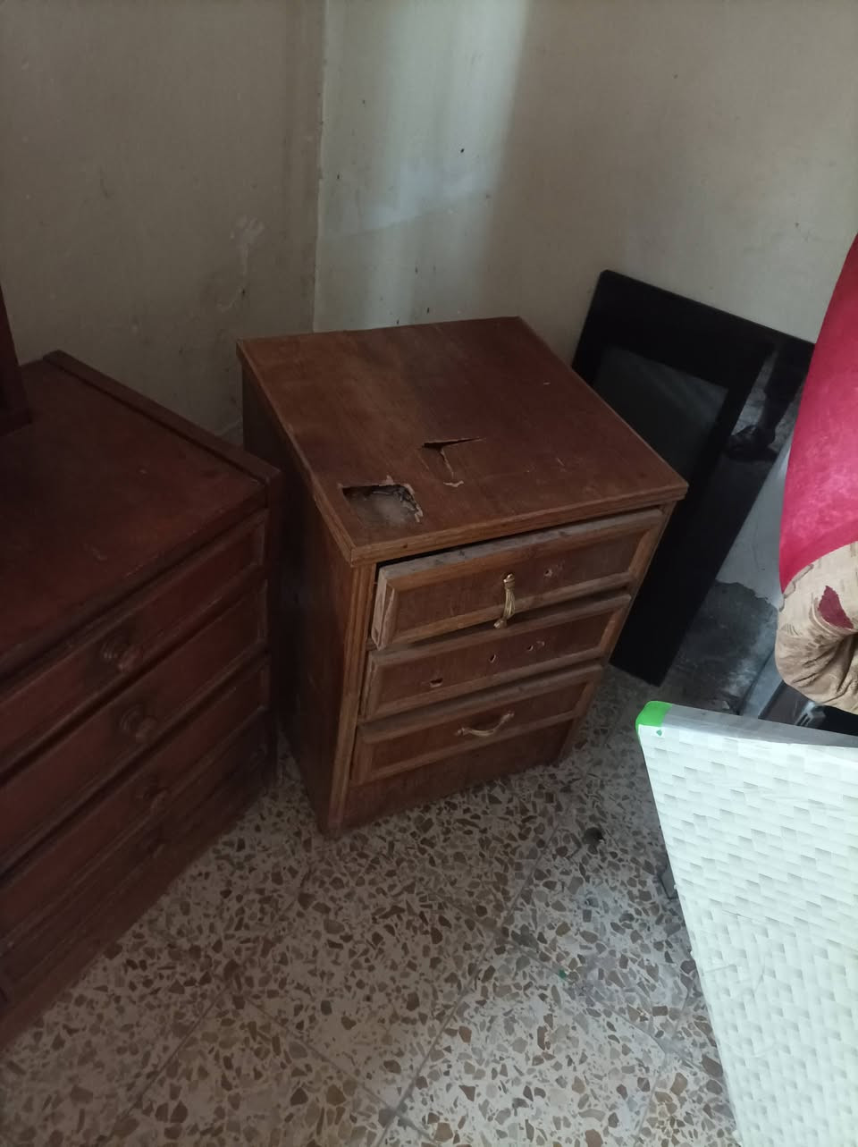 السلام عليكم
غرفه للبيع بدون چربايه والجرارات موجودات
مكاني حله الهاشميه ب175 
***********
