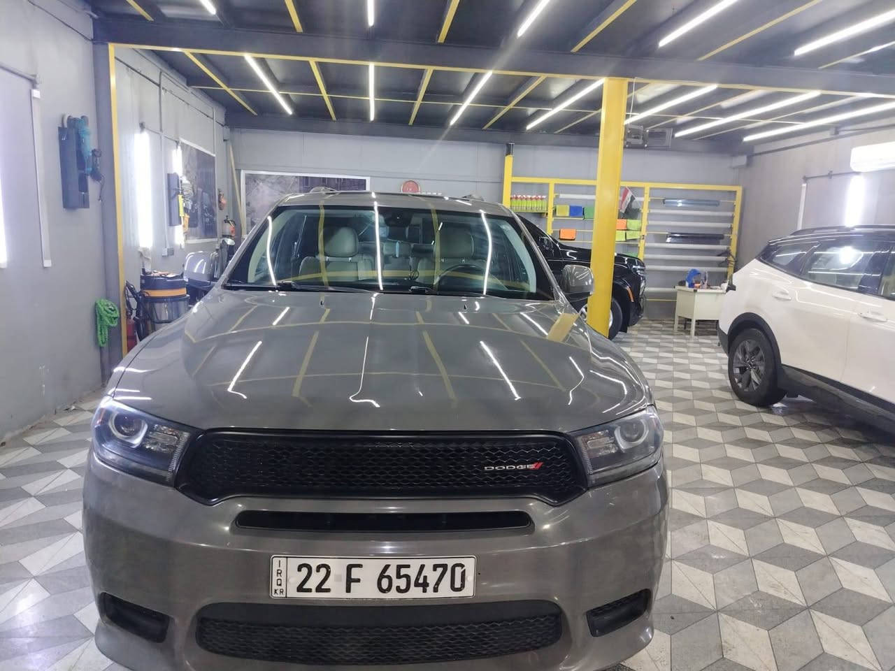 السلام عليكم
للبيع دوج دورانگو GT خليجي أصلي
موديل 2019
محرك 3600 قوي
7 راكب – عائلية ومريحة
لون سمنتي مميز ونادر
السيارة نظيفة جدًا وما محتاجة شي
حدايد صدر + تايرات أصلية جديدة
الماشي 125 ألف كيلو
رقم أربيل باسمي
السعر المطلوب 29 ونص
قابل للتفاوض للجادين فقط
للتواصل:  *********** 
سيارة موجوده في بغداد
