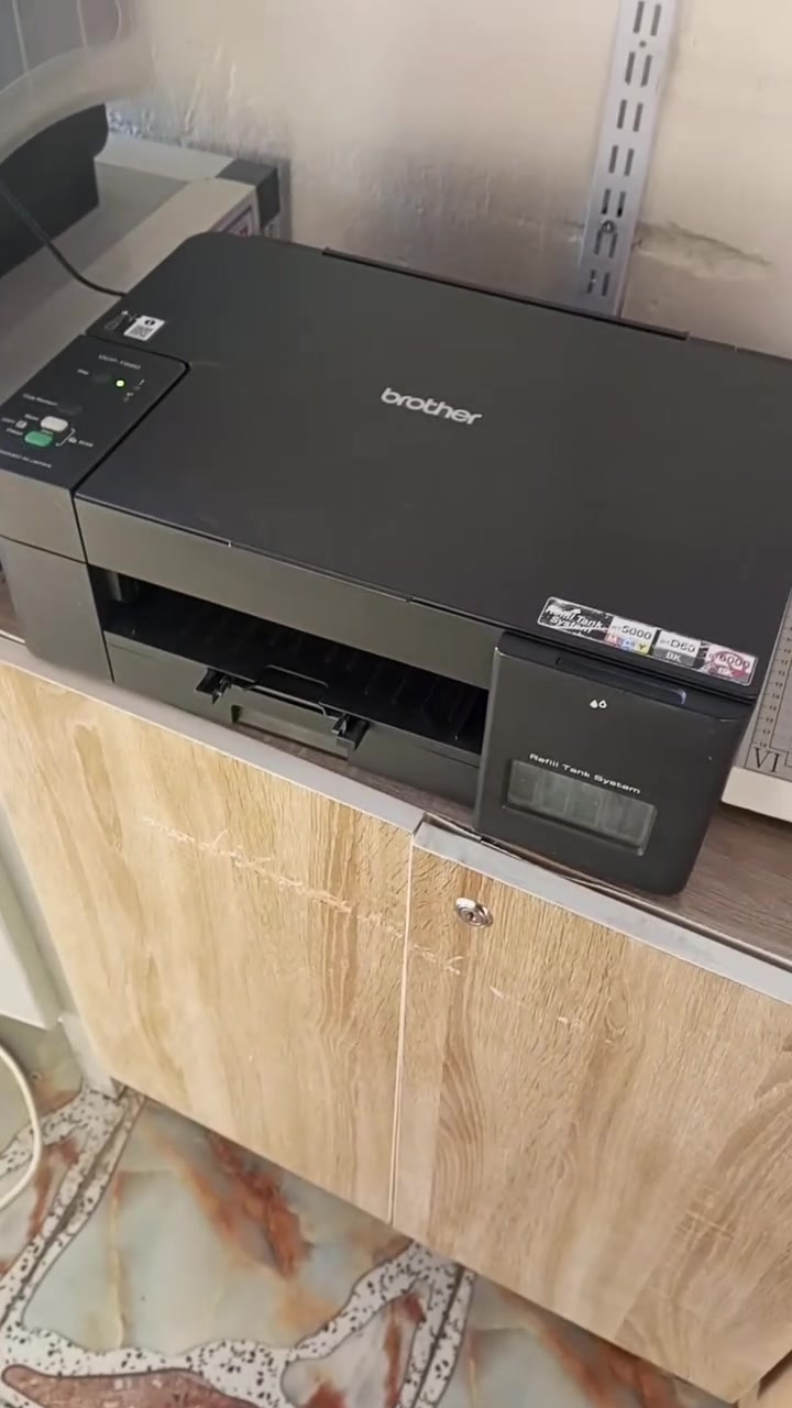السلام عليكم طابعة برذر T220 ملون وعادي + مشغل قرص خارجي عدد 2  + مسعر منتجات عدد 2 للاستفسار اتصال.  ***********
