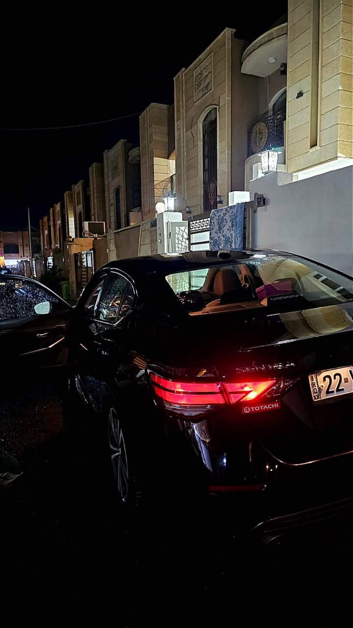 للبيع سنترا 2023 SR رقم اربيل دولي 
سياره جديده جدا مواصفات ال SR معروفه رياضي 
ضررها 4 اصابع بجاملغ السكن صبغ فقط بدون دواخل بدون ايرباك حادث جداً بسيط سياره جديده جداً 
كير محرك بشرط وصور الضرر مرفقه 
ماشيه 40 الف ميل مكان السياره تكريت 
السعر 142 وبيها مجال بسيط 
رقم الهاتف *********** للاستفسار أربيل, العراق
