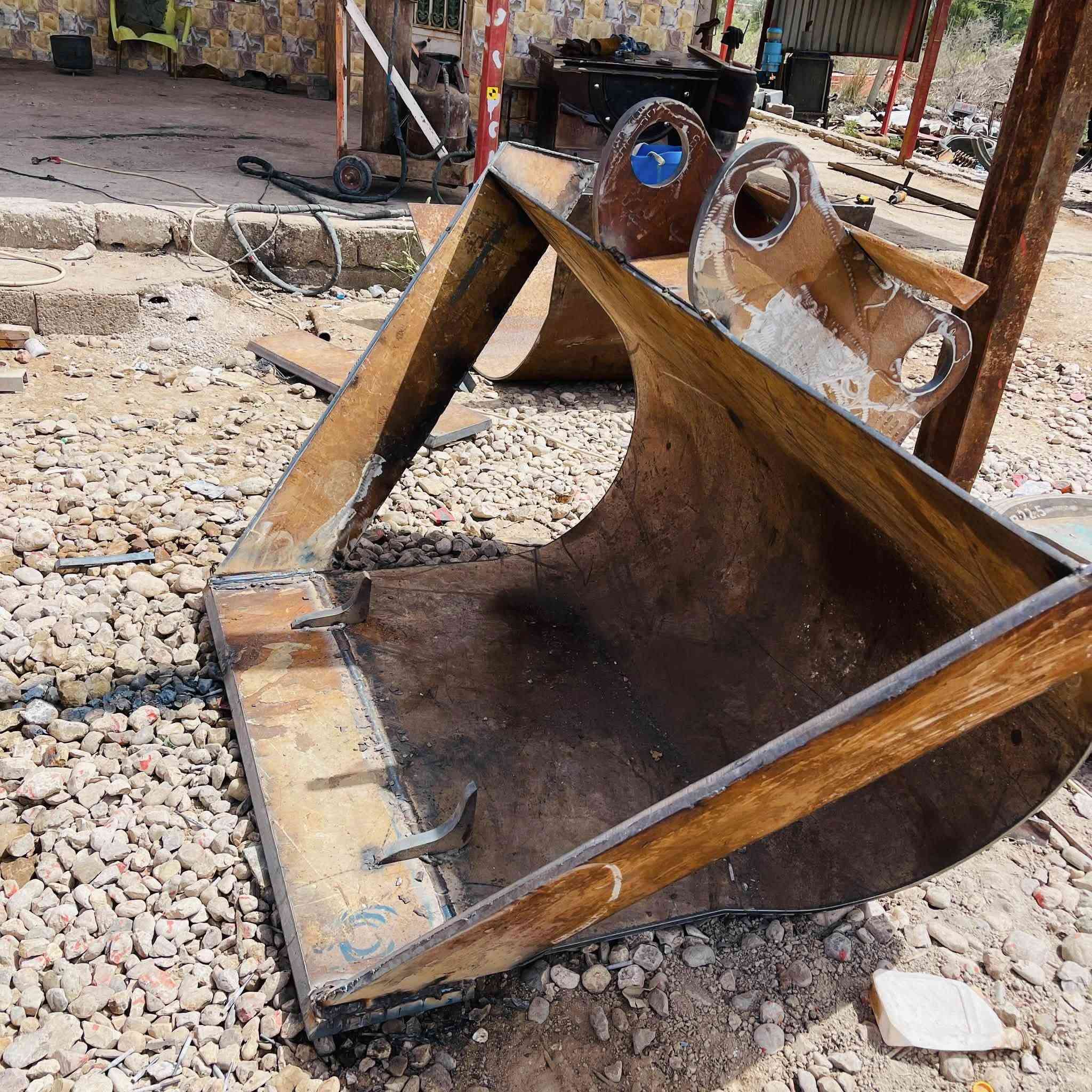 سلام عليكم  نشتغل جميع القيسات  كيلات مجنحه   
حداده الزاملي 

‭٠٧٧٣ ٦٤٢ ٨٦٠٠‬سجاد سعيد 

‭٠٧٨٥ ٣٥٣ ١٢٢١‬حسن شعلان
