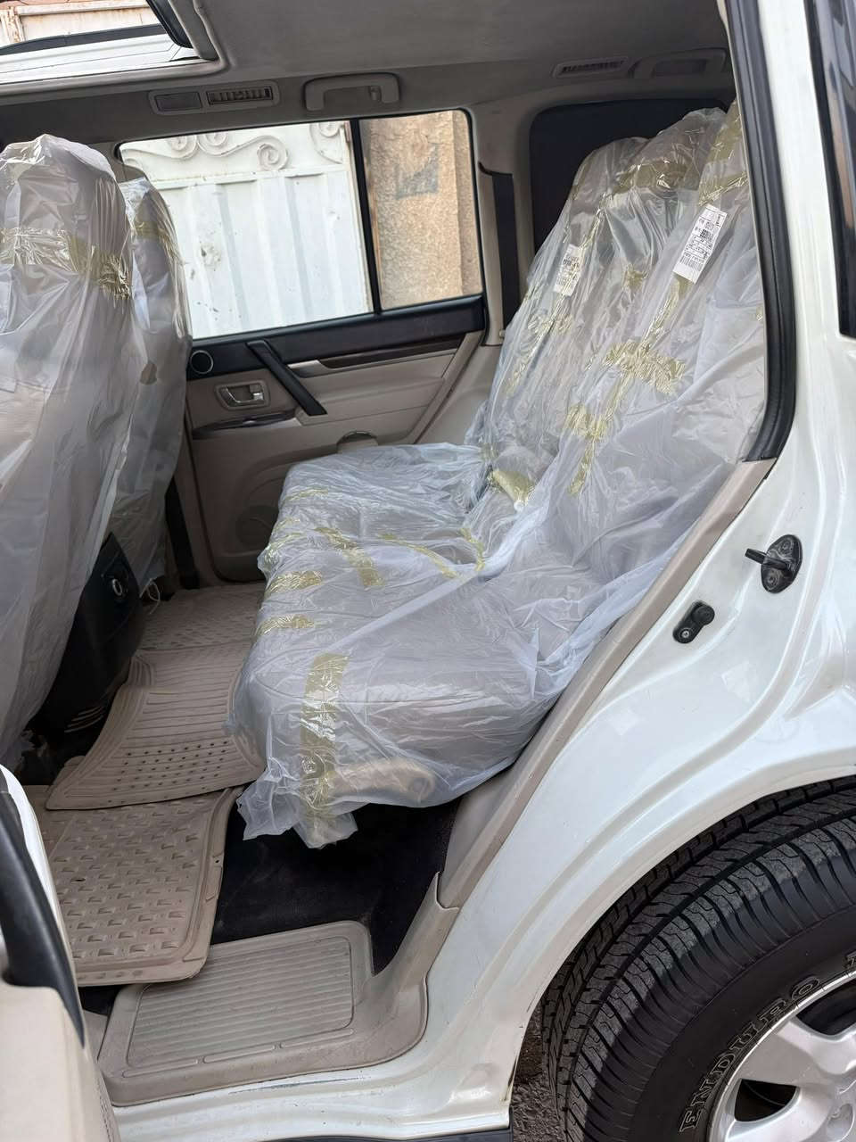 السلام عليكم
باجيرو موديل 14 مكفولة من الضربة والصبغ 
الفئة حبتور مواصفات معروفة 
فتحت سقف 
كشنات كهرباء 
مري شفط+ إشارة
دمام +تاب 10 انج 
تخم تايرات جديد قبل أسبوع شادة 
تبريد +تدفئة 
كير مكينة كهربائيات كهربائيات على الضمان 
ماشية 89 كم سيارة جديدة جاهزة من كلشي
رقم بغداد مشروع وطني بسمي
اتصل واني خادم *********** هذا الرقم بي وات ساب متواجد في أي وقت
