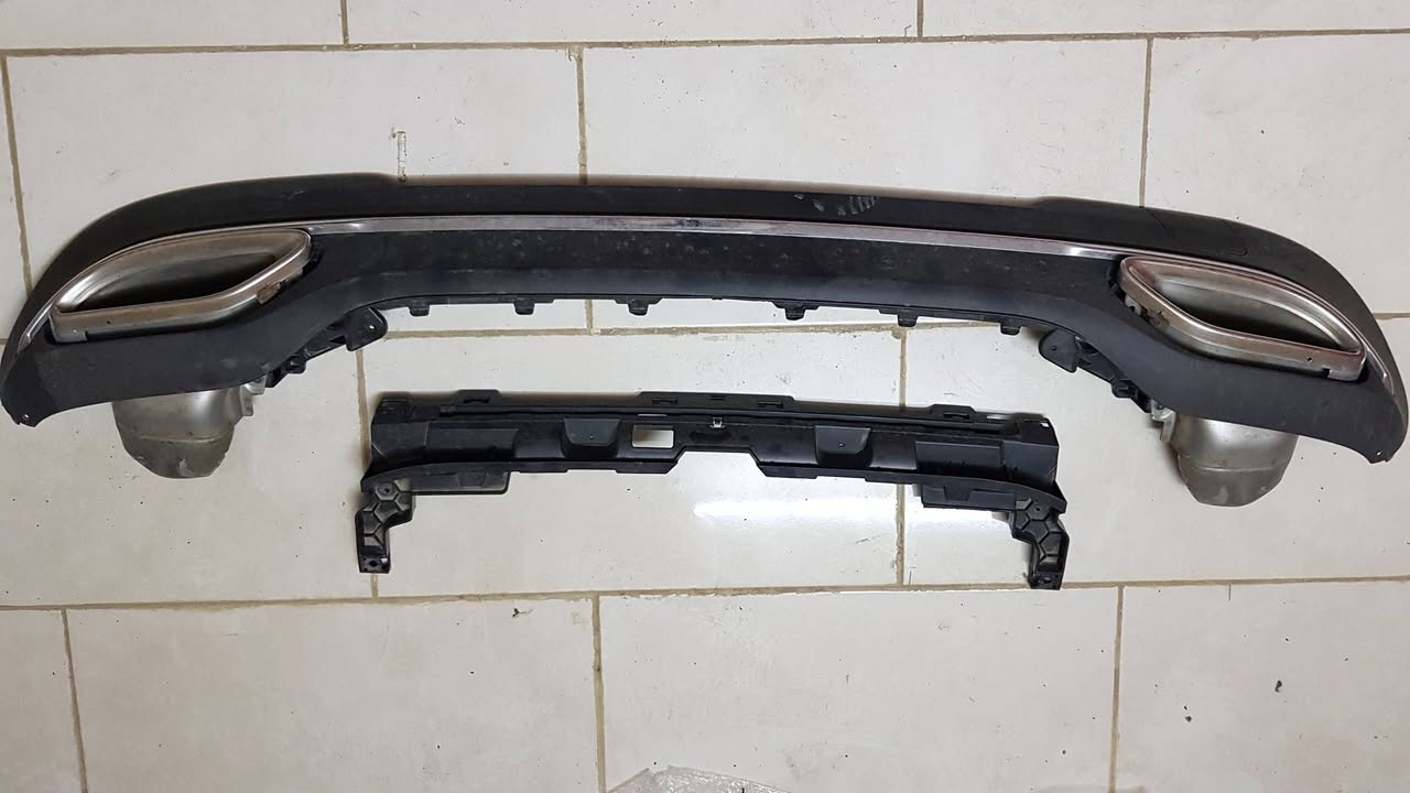 للبيع شلع بسعر مناسب الي يفيدنه او يحب يستفاد بيهن يتفضل يتصل على الرقم ***********
دفيوزر دعامية خلفيه كامل وبطاين ابواب وويل كب اصلي عدد ٢ وشباك امامي مرسيدس w212 من موديل ١٤ الى ١٦  نظافة ١٠٠% والكل اصلي وكاله تحياتي.
