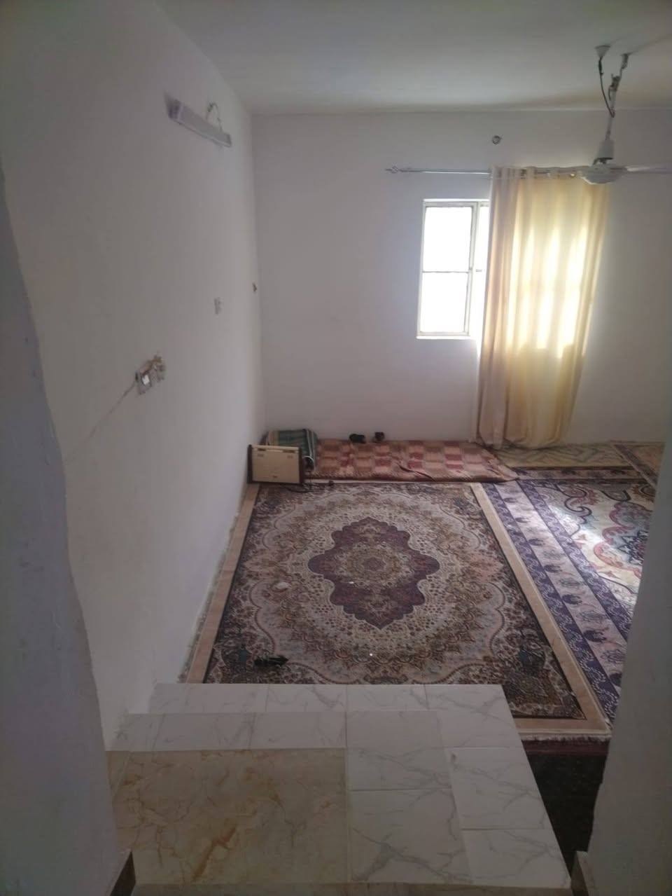 بيت نص قطعة قاط ونصف قطاع 55،ج، قريب على الاورفلي متكون من استقبال وصالة وغرفة جوة وفوك .مع الملحقات  السعر 140 للتواصل مع صاحب البيت اتصال على رقم ***********
