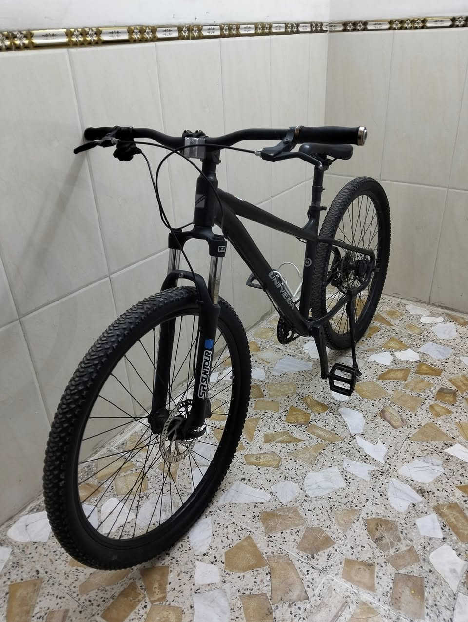 دراجة اصلي امريكي ماركة UNIVEGA 🇺🇸🇺🇸
الحجم 27.5 

الهيكل من الالمنيوم 
الدبل ماركة SR Suntour  
التايرات KENDA 
عدد السرعات 1/8 
سستم MICROSHIFT 
بريكات دسك ميكانيك

دراجة ما بيها ولا جزء عادي او تجاري والمواصفات مكتوبه فوك واهل الخبره يعرفون نوع الدبل والتاير والسستم
السعر ﴿170﴾
الاتصال [***********]
 متوفر خاص
