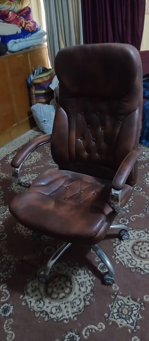 كرسي للبيع سعر مناسب ستفسار خاص او واتساب ***********
