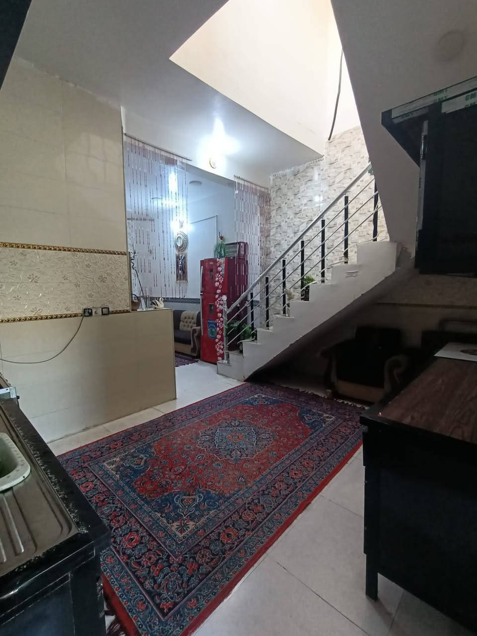 يا لله سلام عليكم بيت مجمع بيتي الثاني  100 متر  قرب شارع 15 سند  يتكون ستقبال وصلاه ومطبخ وغرفه وصحيات 2 بنيان درجه اولاه كلشي كامل ما عايز اي شي 
وسعره 65  وبي مجال بصيط الاستفسار وتساب  *********** 
 هاذا مفتوح ***********

