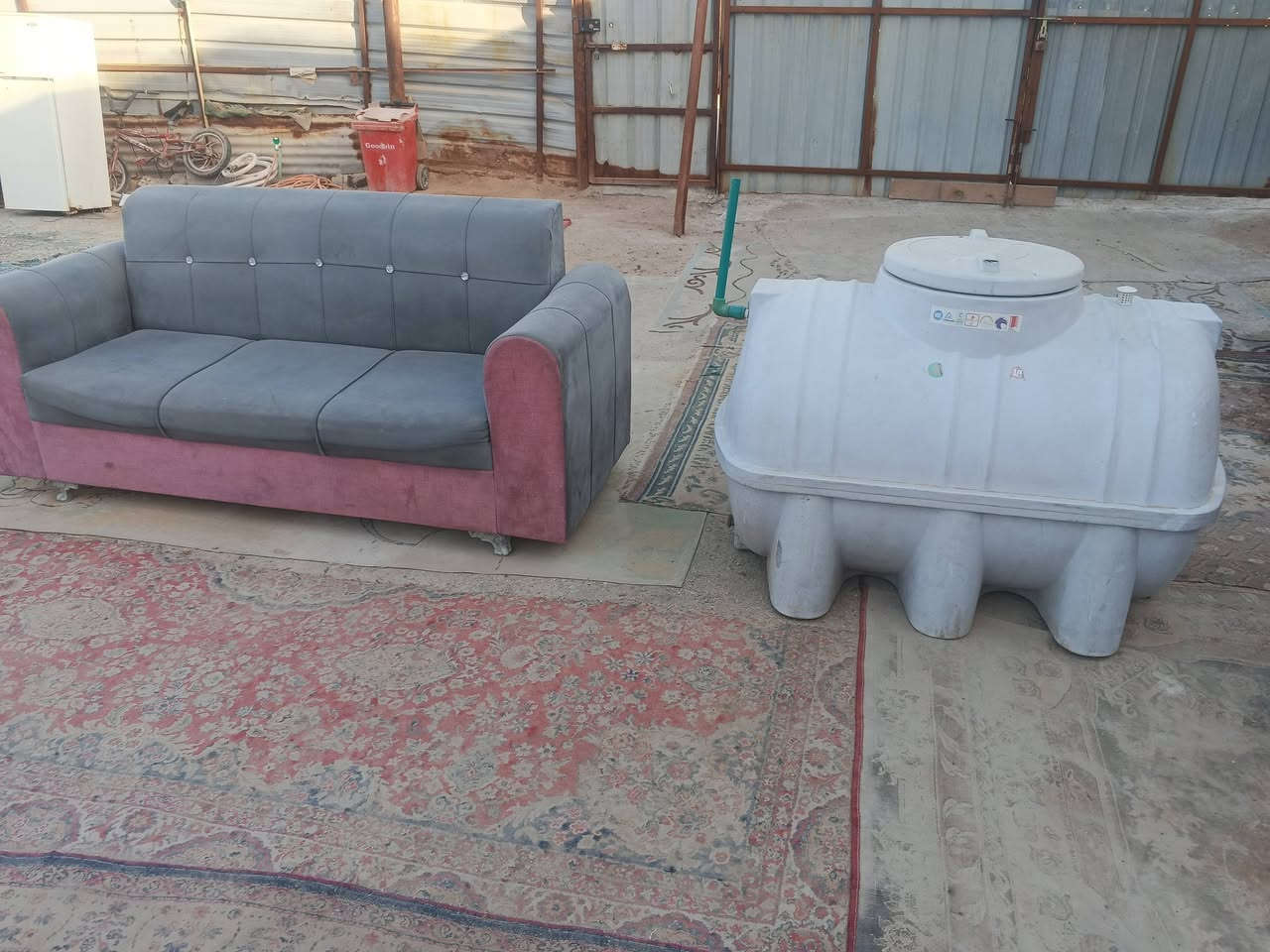 السلام وعليكم لبيع غراض كلهن نضيفات وشراي يراسل ويتصل خادم مكاني حي اور سبع قصور  شارع ابو علي يم جامع لحمزة ***********
