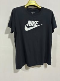 نايك • مقاس L • قطن ناعم