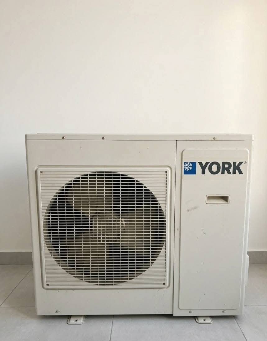 سبلت كنتوري ٣طن جديد غاز ٤١٠ . تدفئه تبريد وتاخذه عل فحص بسعر ٤٥٠ الف لتواصل الاتصال  على الرقم ***********
