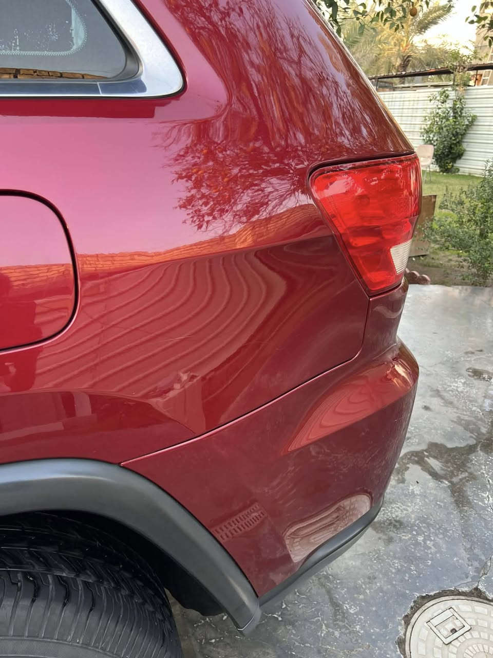 سلام عليكم
جيب موديل 2013 
خليجي ( limited )
مواصفات : كراسي كهرباء 
ستيرن كهرباء 
بصمه ابواب مع بصمه تشغيل 
نظام ترحيب
كروس سرعة 
مقاعد تدفئه الاماميه مع الخلفيه 
حساسات اماميه وخلفي مع كامره 
ثلاث هوكات 
فتحة سقف بانوراما 
منظومه زنون اصليه 
زراكات لايت اماميه 
نظام فور ويل متعدد الانظمه 
سستم صوت مع دمام خلفي اصلي 
سياره جدا نظيفة 
عليها ادامه كامله من تخم تاير وحداديه اماميه وخلفيه
وباتري جديد زيوت وفلاتر جديده وجاهزه 
رقم بغداد بسمي 
سنويه جديده 
مكاني بغداد 
سعر ١٩٠ وبيها مجال 

للاتصال : ***********
واتساب : ***********
