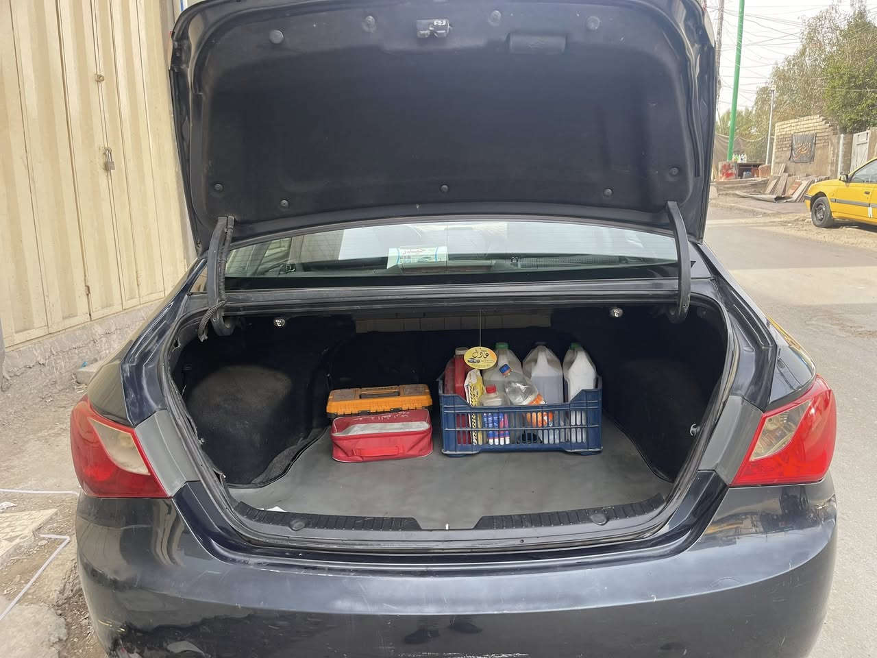 سلام عليكم سوناتا 2011  امريكي.  محرك 2400  السياره جاهزه ونضيفه كلش مبدل بابين الي بصف السايق وبارد باب السايق   رقم الدولي النكليزي الجديد السعر 98 ورقه بيها مجال حك جيتك عنوان بغداد الكريعات شارع الكويتي ***********  بي وات ساب
