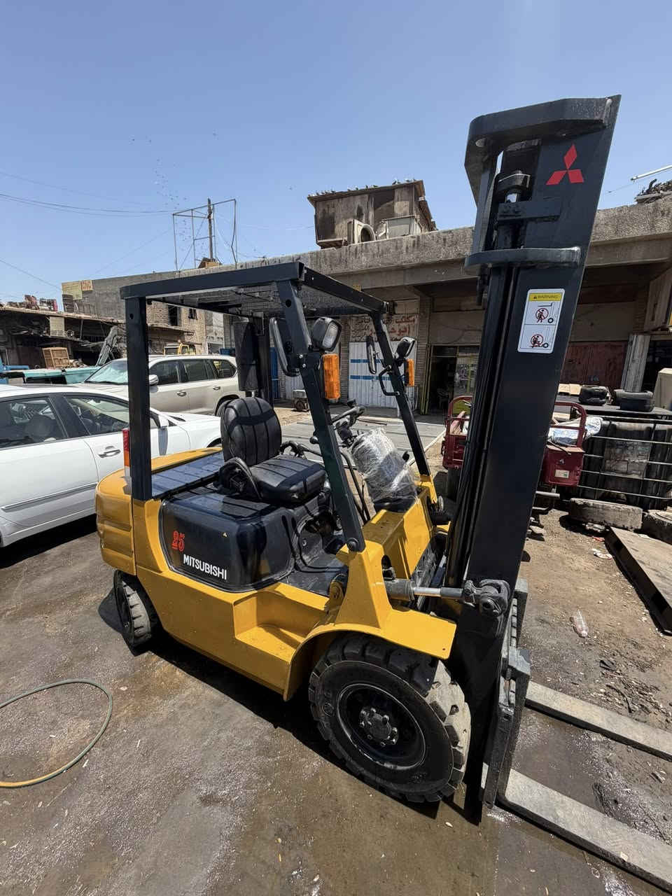 سلام عليكم للبيع رافعه شوكيه 2 ونص طن جاهزه العمل
كل نقص مابيه كير مكينه مكفولت تخم تاير ربل جديد مكاني بغداد باب الشيخ ***********

