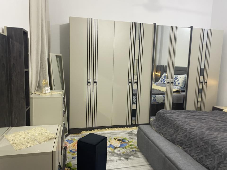 السلام عليكم غرفه تركيه استخدام قليل سرير نفرين / شازلون/ كنتور6 أبواب / ملحق 2 باب / شازلون / طابوريه ميز للبيع السعر 1 ونص 
للاستفسار ***********
