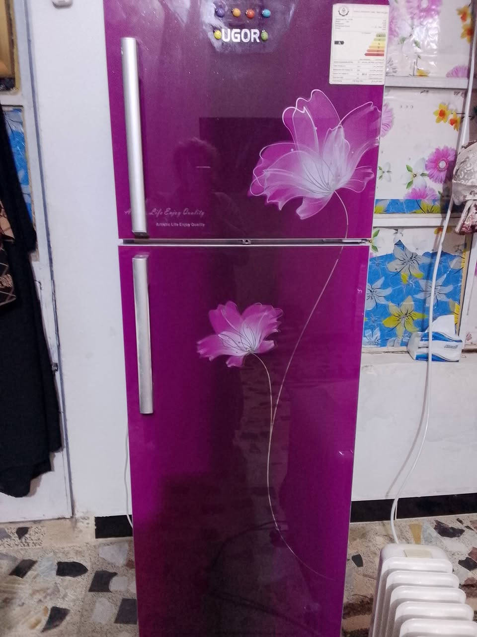 سلام عليكم ثلجه بيع
سعر 250 بيهه مجال 
***********
