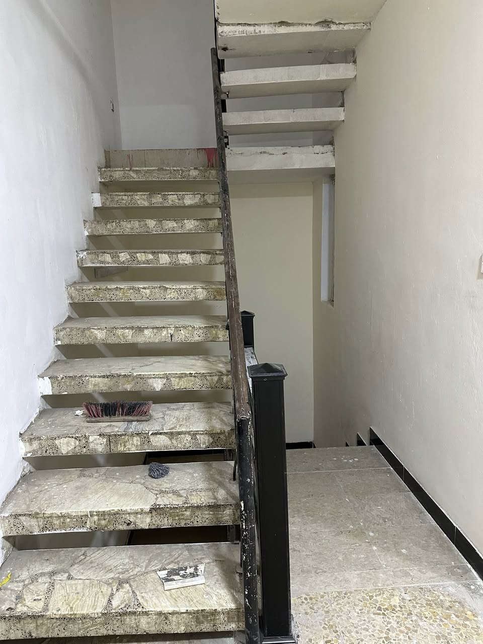 دار ٢٠٠ متر واحههه ١٠ نزال ٢٠ الدار في حاله جيده جدا  ارضيه بورسلين  ٦ غرف نوم غير الضيوف والمطبخ والصحيات في الطابقين السعر عند الاتصال فقط
غير موجود عل الفيس

0770 689 2269
حجي حيدر
العنوان البنوك فرع أسواق أميره الطاقه
