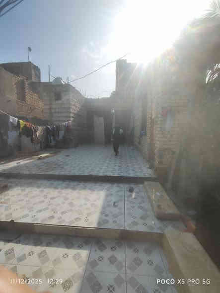 بيت للبيع مساحه 350متر متكون من ستقبال وصاله وغرف عدد 3وصحيات وطارمه كبيره  روقم الاستفسارا *********** وره جامع أبو حميدي
