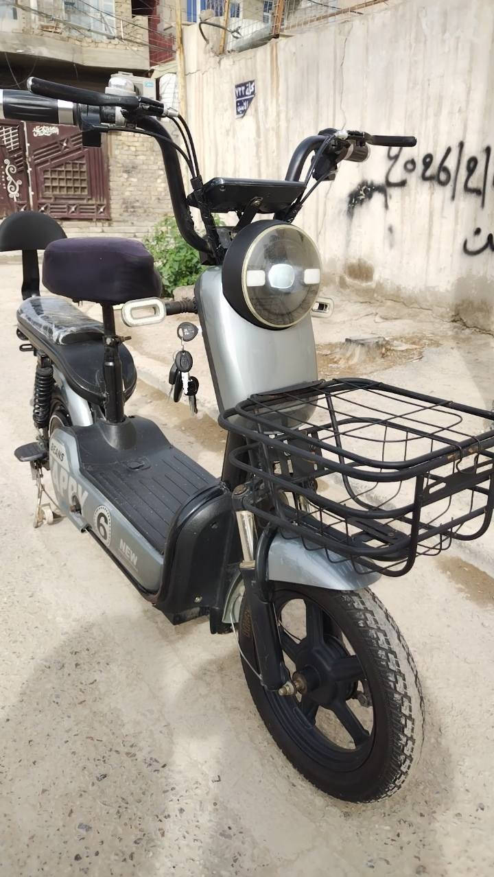 السلام عليكم دراجه شحن حجم 14
الدراجه نضيفه وكامله مابيه نقص كهربائيات عالي ناصي اشاير كله شغاله 3 نمر سرعه 45 وياه شاحنه الاصليه 

السعر 225 وبيه مجال بسيط 
العنوان بغداد 
رقم ***********
