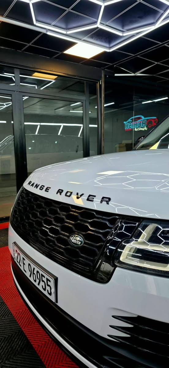 ﷽
🧿 
Range rover Vogue 2018 Autobiography    
----------------------------
‏‎رانج روفر فوگ 2018  
‏‎ بنزين_وكاله ضمان دولي شركة سردار
بيع فقد
‏‎6 سلندر بانزين    🧿
‏‎سياره كلش حلوه نظافتها ١٠٠٪؜ فول 🩵
‏‎110 الف كيلو متر حقيقي  👍🏼
_____________________________
‏‎                  
( مواصفات)
‏‎( _سقف بلادي جلد
‏‎_حاصه_ثلاجه _باب شفط_سندوق شفط
‏‎_دوسات كهرباء -رادار_)
باقي المواصفات معروفة فول فول🧿
----------------------------------
‏‎سياره كلها بشرط مابيه صبغ مابيه رصعه مابيه شخط
‏‎حته دعاميات بشرط  
---------------------------------------
‏‎گير و محرك بشرط 
-------------------------------------
‏‎دبلات جوبات كل بشرط مابيه خلل
‏‎٤ تاير و ويل مال شركه
‏‎سياره بسمي
‏‎
مكان (اربيل )🏙️

‏‎سعر 440$   بي مجال للطيبين

‏‎رقم_[***********]📲
