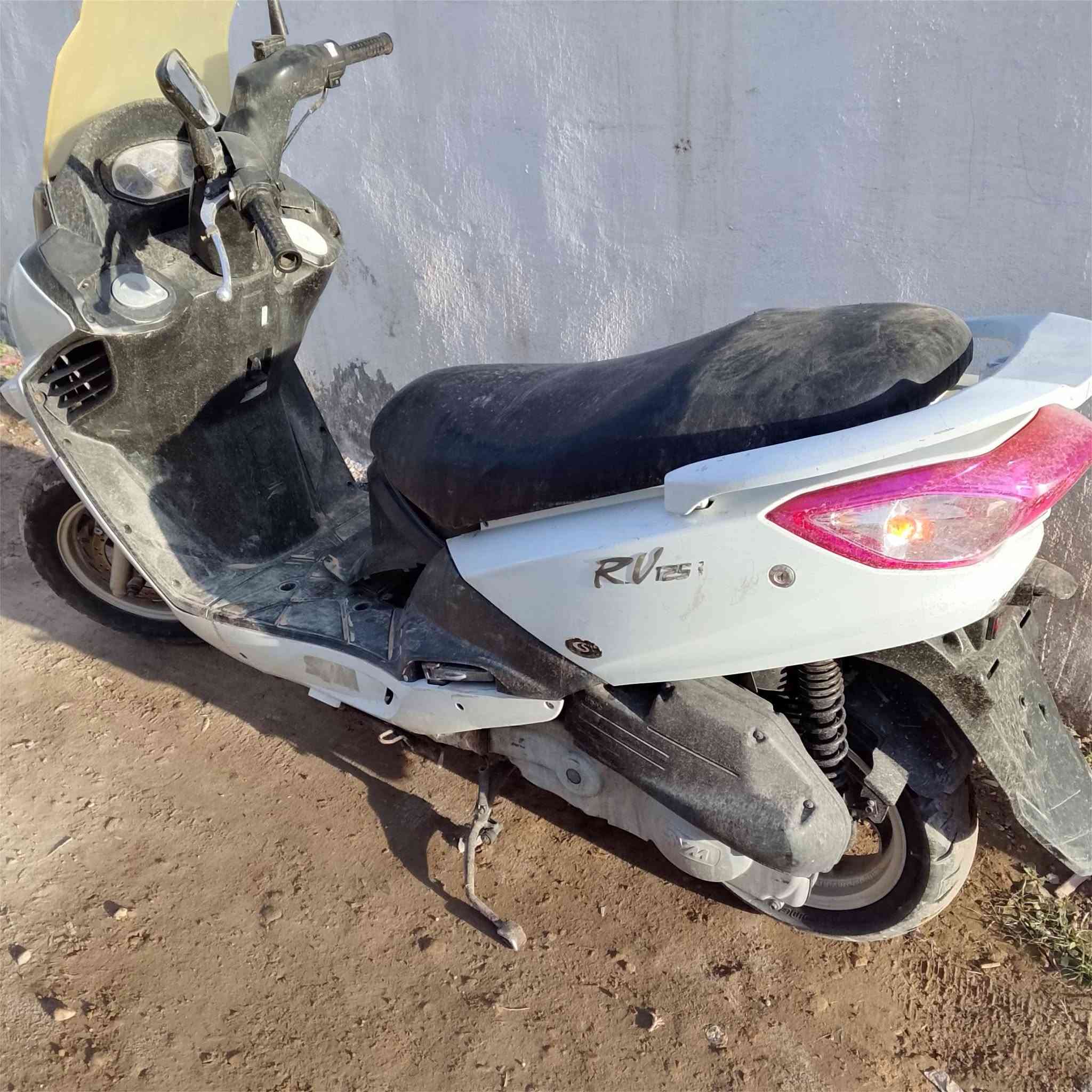 مرخصت صاحب لكروب            سلام 👋عليكم ورحمة الله اخوان دراجه سايم موديل 2019 حجم مكينه 125cc مكانه الرمادي الدراجه كاطعه نار عل بلك اي شي فوك هاذ اني اتحمل مسؤليته للاستفسار ***********
