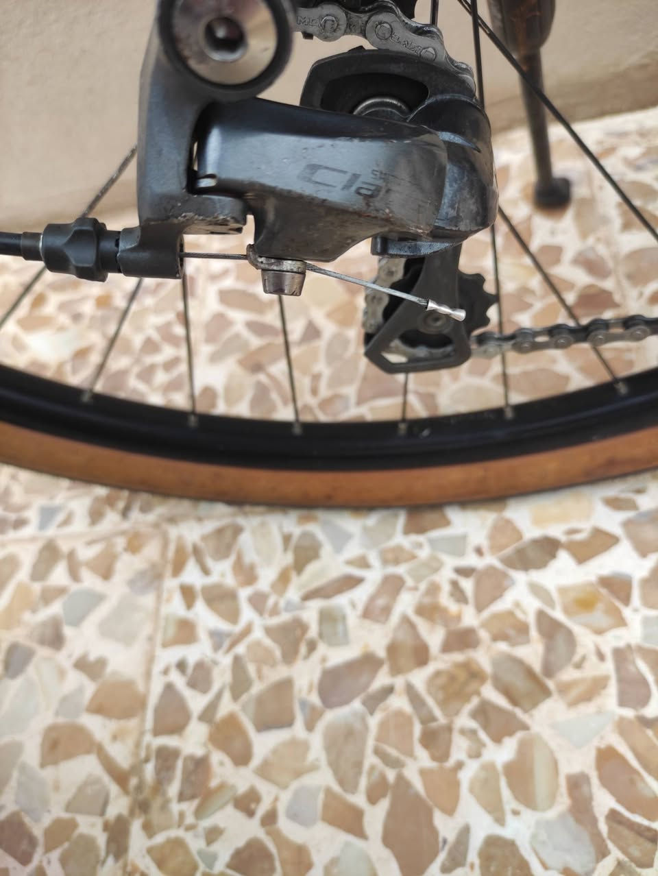 السلام عليكم 

لعشاق الترحال والمسافات الطويلة والرحلات الخارجية 

دراجه #ترحال ماركة #MARIN مارين العالميه ماركه غنيه عن 

التعريف صنع ياباني اصلي اورجنال Made in JAPAN🇯🇵

حجم 27.5 قياس لارج ارتفاع الفريم 54 لشة عالية وضخمه

لون سلڤر لامع ميتاليك مميز ...مع وشومات الشركة لون اسود

سستم شيمانو كامل سيت كلاريس #SHIMANO_CLARIS

بدالات السرعه 8X1 سحب دفع #شاشه حديث سلس جدا 

بريكات سستم #تيكترو دسكات ميكانيك ماركة #TEKTRO

وياله زوم طبقتين مخصصه لتحمل الاوزان الثقيله والطسات 

تايرات كتان اصلية نقشة ناعمة ضد الثقوب مخصصة للترحال

سيبايات #MAXترحال اصلية امامي وخلفي تحمل اوزان الثقيلة 

كمبليونات وياله سلايت ...ستيرن رياضي ...سرج طبي اصلي 

مع گيج (عداد سرعة) بلوتوث اصلي ...پم (منفاخ ترحال) اصلي 

🔴الدراجه قطعه مال حاويه غير مستخدم داخل العراق 
     الدراجه على وضع الشركه بلاد ما بيها برغي مبدل
     كامله وجاهزه ما بيها اي نقص 

المكان الموصل الجانب الايسر...السعر 4 ورقات (400$ دولار) 

يوجد توصيل بغداد 

*********** رقمي للتواصل
